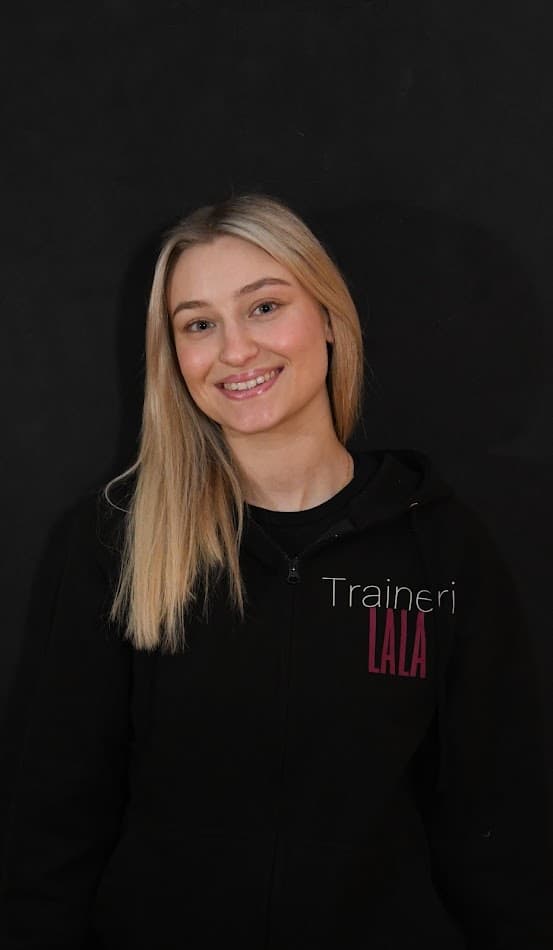 Laura — Trainerin bei den Polerinas
